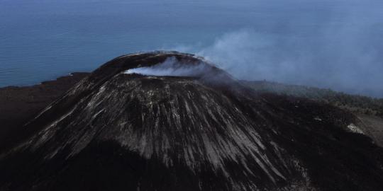 7 Gunung api di Indonesia status siaga