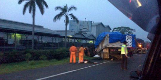 2 Truk kecelakaan di Tol Cibitung, 1 sopir tewas