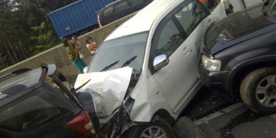 Ambulans, bus dan truk serudukan di Tol Cipularang