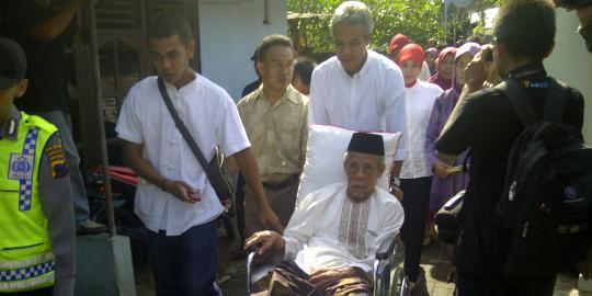 Ganjar menangis usai lihat ayah coblos fotonya