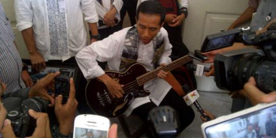 Ini kata KPK soal hadiah gitar bas Metallica untuk Jokowi