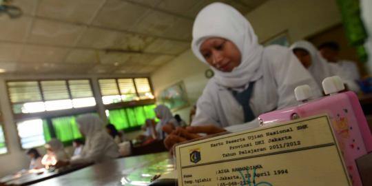 Simpan foto pacar telanjang dada, siswi SMK  tak lulus UN