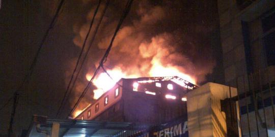 Kebakaran di bekas Hotel Emerald berhasil dipadamkan