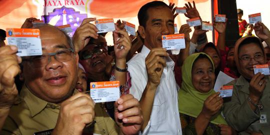 Jokowi bagikan 1,7 juta Kartu Jakarta Sehat