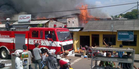 2 Rumah di Gading Indah terbakar, 10 mobil pemadam dikerahkan