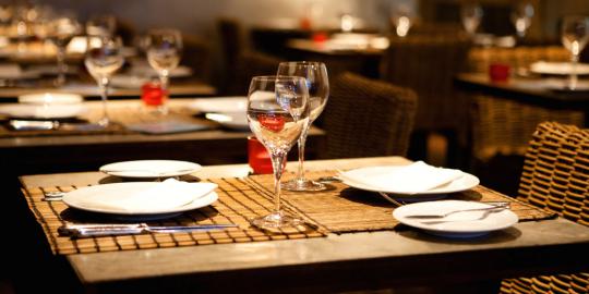 Restoran adalah tempat terburuk untuk kencan pertama?