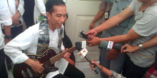 Jokowi: Kalau harga lelang gitar bas Rp 8 juta saya beli