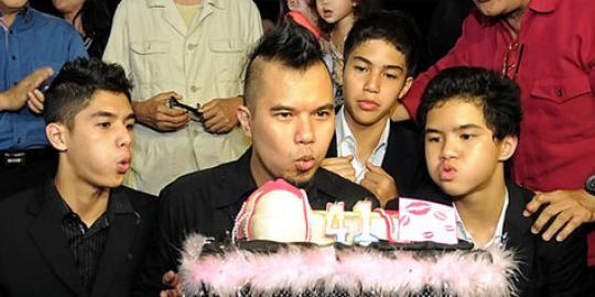 Ultah, Ahmad Dhani kumpulkan kontestan Indonesian Idol dan X-Factor