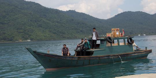 Kisah penyuluhan pegawai pajak Ranai, membelah bukit arungi laut