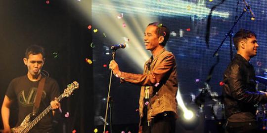 Malam minggu jadi debut perdana Jokowi di atas panggung