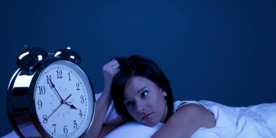 sering terbangun di malam hari? ini penyebabnya!