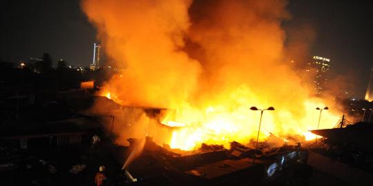 Jelang Maghrib, rumah di Jl Haji Soleh, Kebon Jeruk terbakar