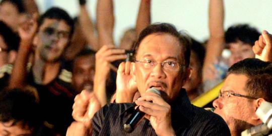 Anwar Ibrahim didemo 200 orang
