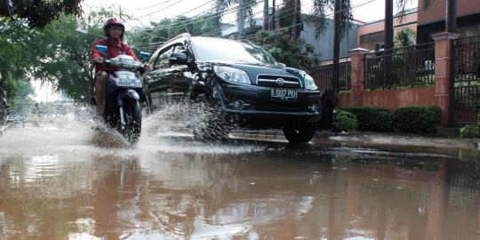 Drainase buruk, jalanan ibu kota gampang tergenang air