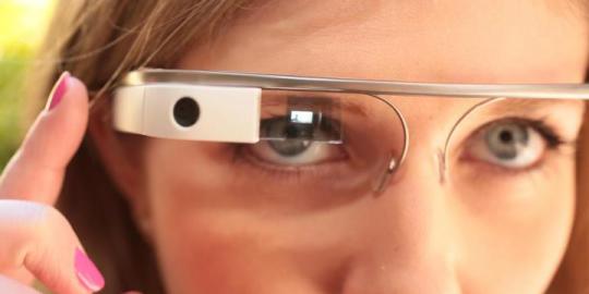 Google Glass bakal bisa digerakkan lewat mata?