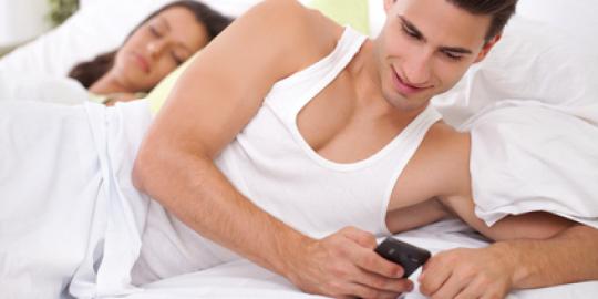 2 Cara bongkar perselingkuhan virtual