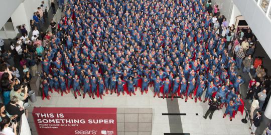Pecahkan rekor dunia, 566 Superman berkumpul di Chicago