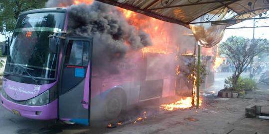 Bus Sindoro Satriamas Jakarta-Wonogiri ludes terbakar di Solo