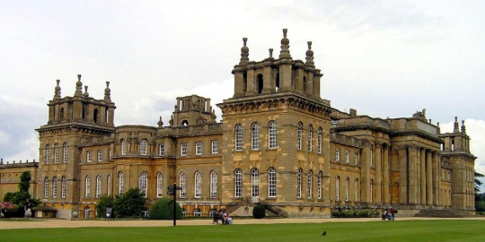 10 istana paling menakjubkan di dunia