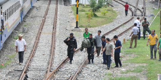 Belasan penerjun TNI dan tentara Malaysia nyasar saat mendarat