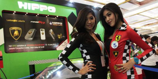 Para SPG cantik hiasi pameran ponsel di Senayan