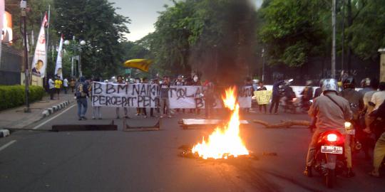Demo mahasiswa bubar, Jl Diponegoro menuju Salemba lancar