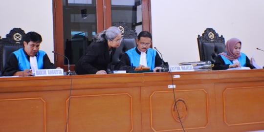 Dituntut 10 tahun penjara, mantan Dirut IM2 mengaku heran