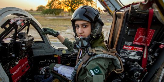 Ayesha Farooq, pilot tempur cantik pertama Pakistan