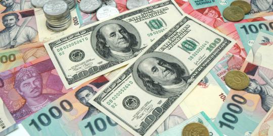 Jelang pengumuman BI rate, rupiah kembali melemah
