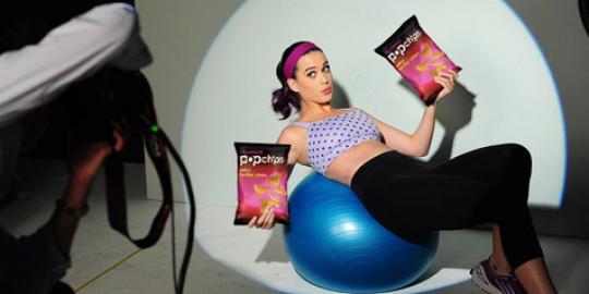 [video] melawan kucing jahat, Katy Perry juga nge-rap di sini!
