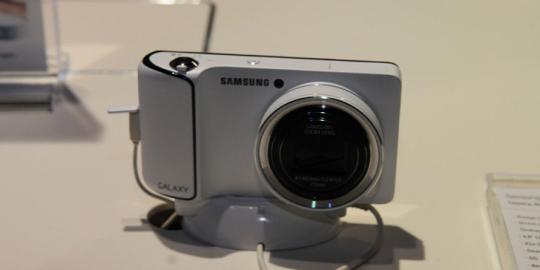 Galaxy S4 Zoom muncul, Samsung tetap luncurkan Galaxy Camera