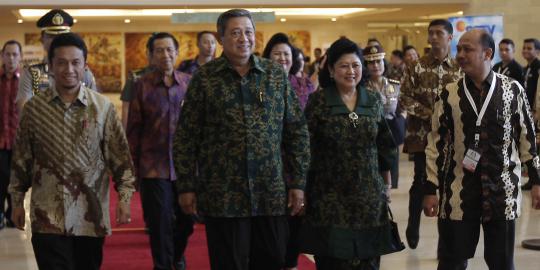 Didampingi Ibu Ani, Presiden SBY hadiri Forum Pemred