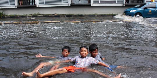 Pademangan banjir, busway koridor V tak beroperasi