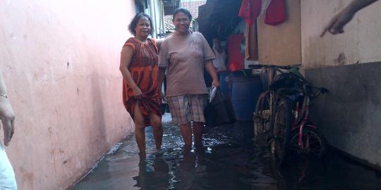 Banjir tak juga surut, warga minta Jokowi blusukan ke Pademangan