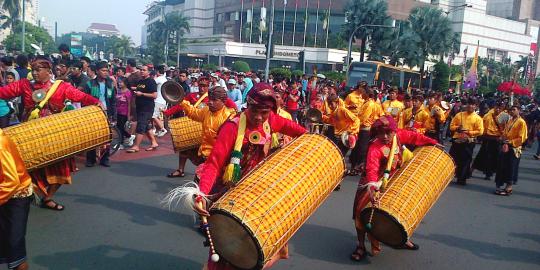 Kemeriahan parade budaya Lombok-Sumbawa di Bundaran HI