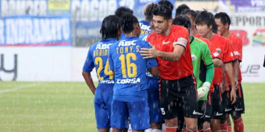 Laga Persija vs Persib digelar tanpa penonton