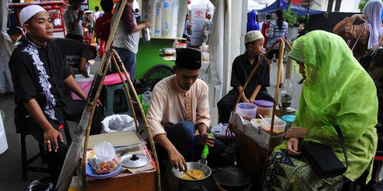 Dongkrak budaya lokal, para bankir diajari kesenian Betawi