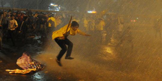 Demo BBM, mahasiswa dan rektor UHN Medan diamankan polisi