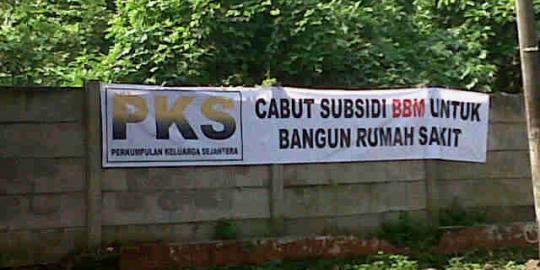 Di Bekasi, spanduk 'PKS' malah dukung kenaikan harga BBM