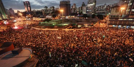 Rugikan rakyat, puluhan ribu warga Brasil tolak Piala Dunia 2014