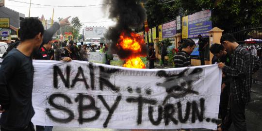 Bakar ban dan blokir jalan, demo tolak BBM naik di Solo ricuh