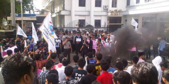 KFC Medan rugi Rp 2 miliar akibat diserang demonstran