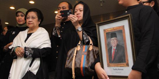 Pimpinan MPR minta PDIP siapkan pengganti Taufiq Kiemas