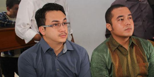 Saksi lhat Dimas Andrean acungkan pisau