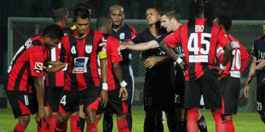 Persipura uji coba lapangan Persiba Balikpapan