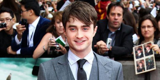 Daniel Radcliffe berniat dapatkan peran musuh Bond