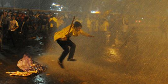 Polisi bubarkan demo BBM di Tol Jakarta-Cikampek