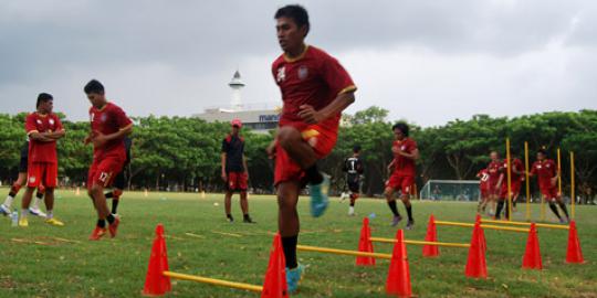 Carlos de Mello pantau latihan PSM