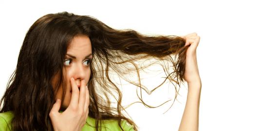 Penyebab dan cara mengatasi bau pada rambut