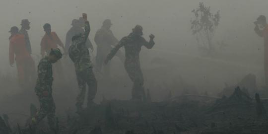 Kabut asap kebakaran hutan selimuti Singapura & Batam